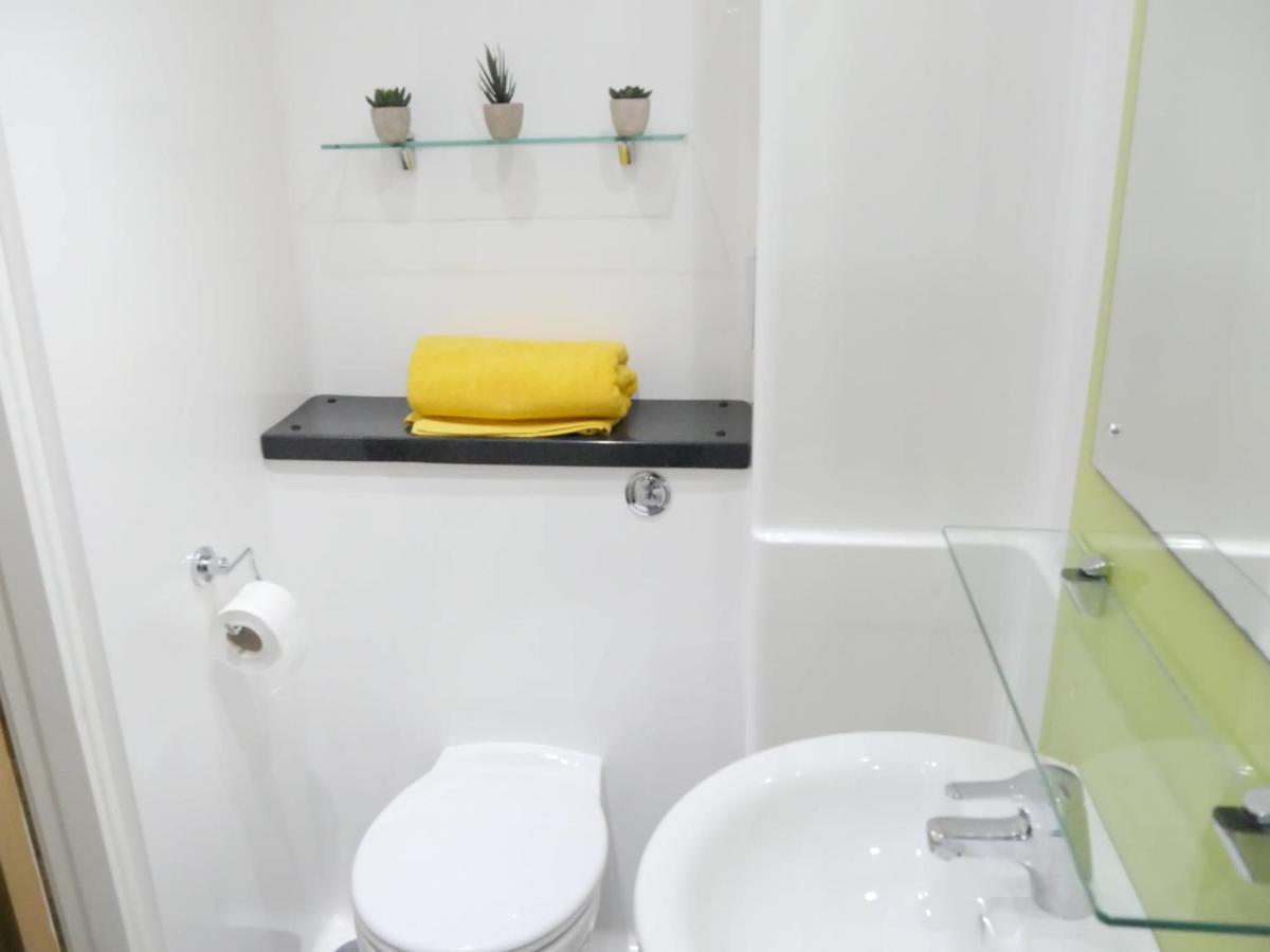 Corner House In Sheffield Apartment Екстериор снимка